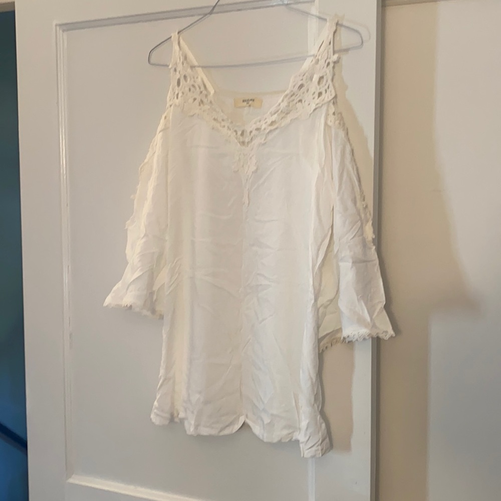 Gorgeous Solitaire Swim white swimsuit coverup. Lace trim details. Size M. NWOT